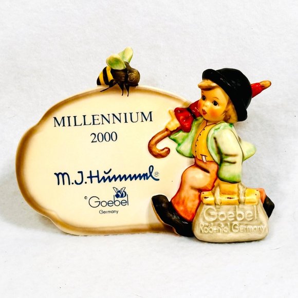 Goebel Hummel #900 Merry Wanderer Plaque w/Bee - Exclusive 1999 - Picture 1 of 12